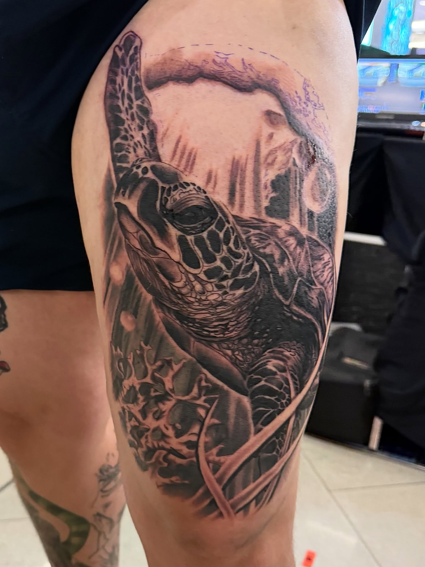 Sea turtle realism tattoo on the thigh by Eduardo Chaparro