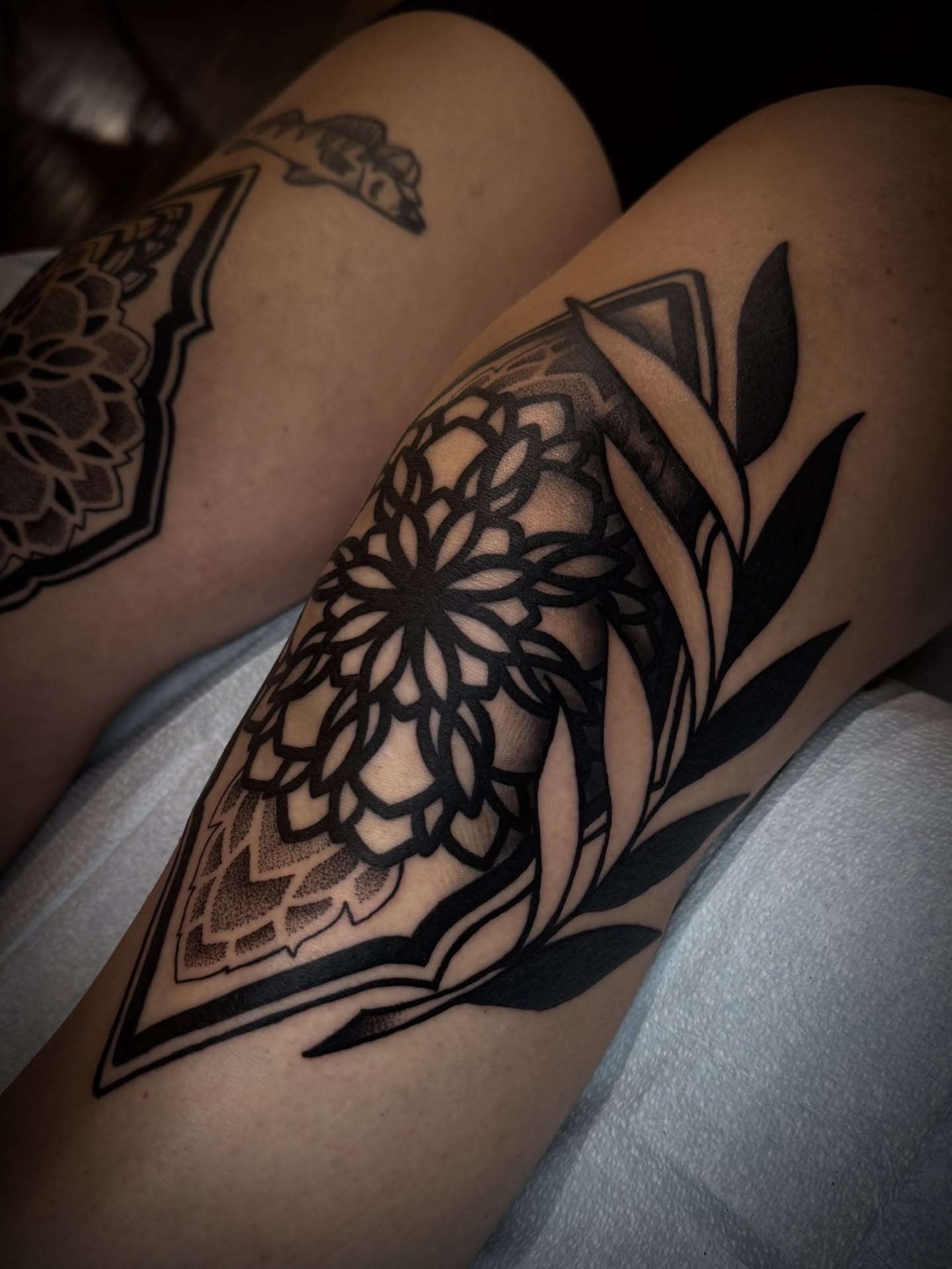 Floral mandala geometric tattoo on the thigh by 𝚁 𝚊 𝚢 𝚗 𝚎  ⁜  𝚁 𝚘 𝚓 𝚊 𝚜