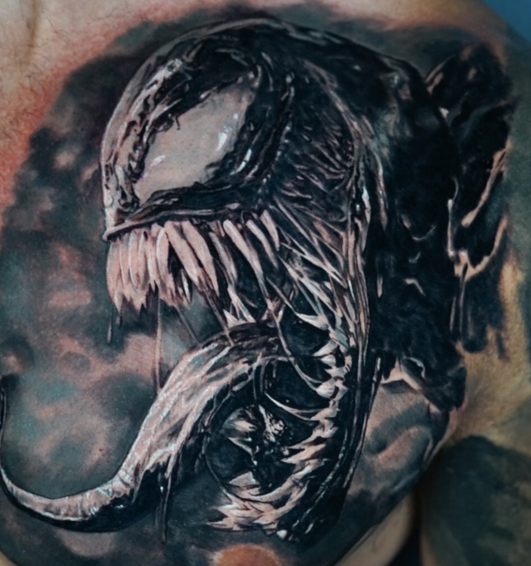 Venom dark realism tattoo on the chest by Jose Carlos