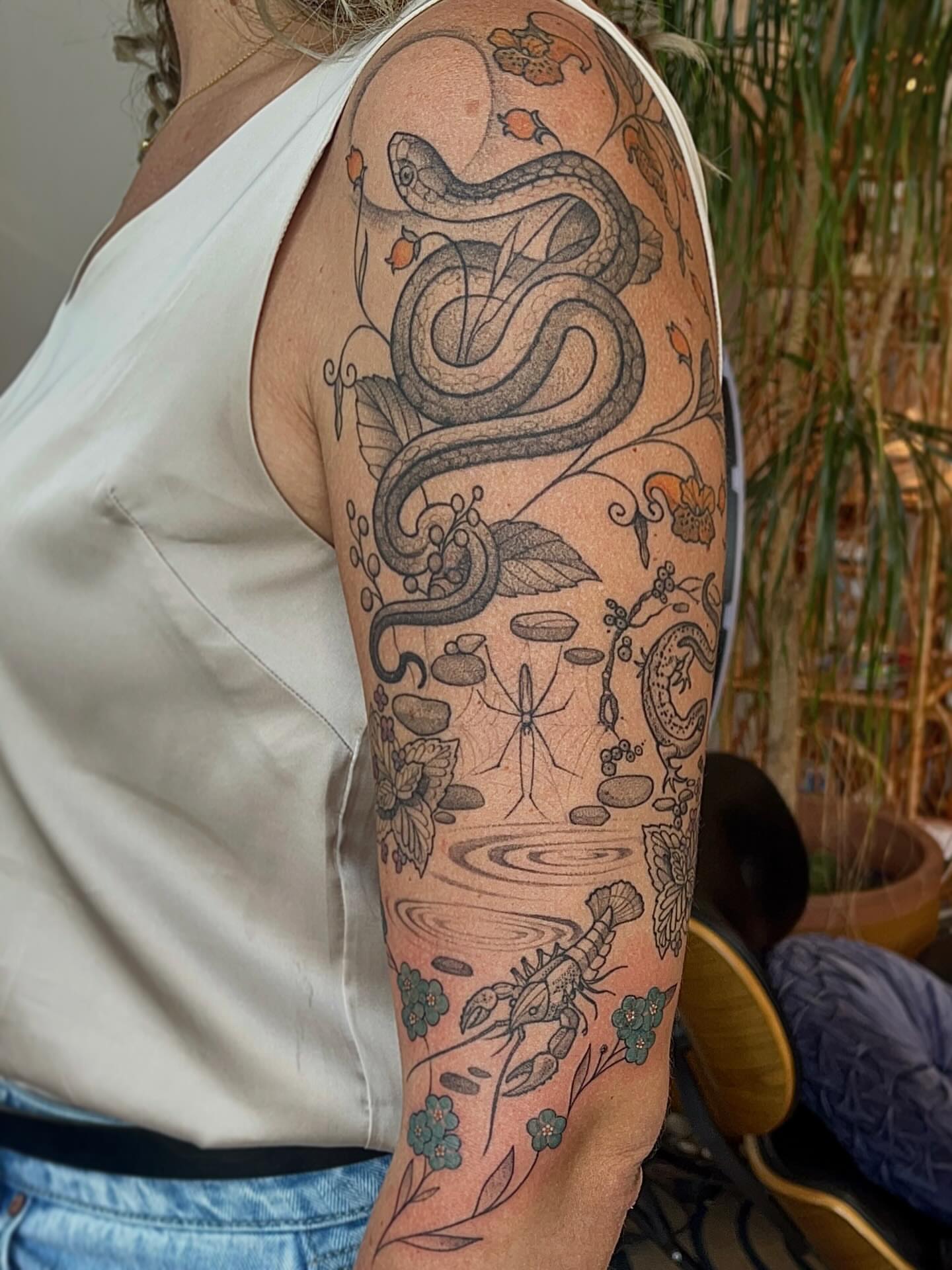 Tattoo by @samanthacastrovinci — black_and_grey, dotwork