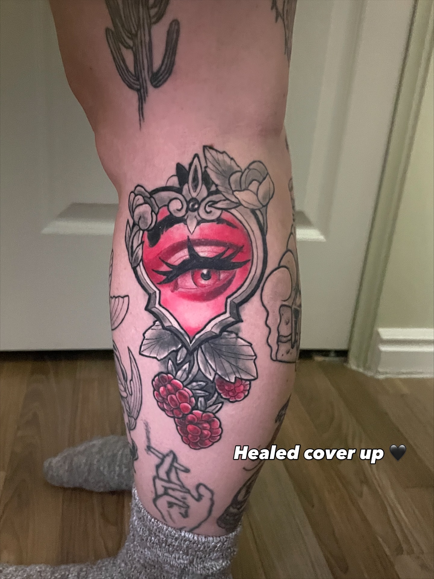 Eye with floral frame American traditional tattoo on the leg by 𝑲𝒂𝒊𝒕 𝑨𝒏𝒅𝒆𝒓𝒔𝒆𝒏