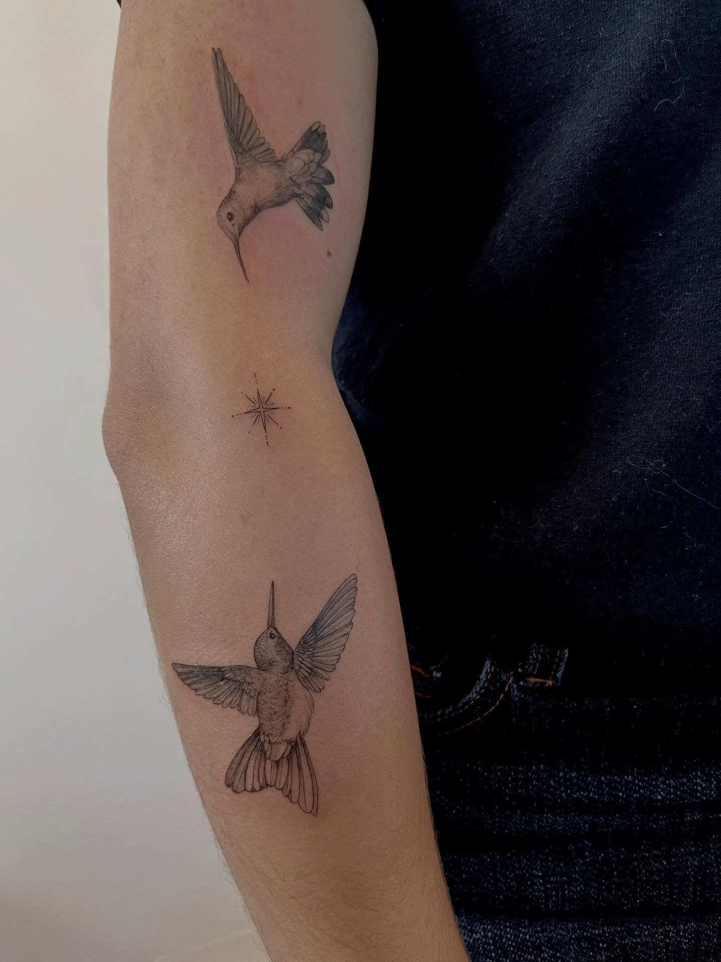 Hummingbird black and grey tattoo on the forearm by Kite.Tattoo_Amber