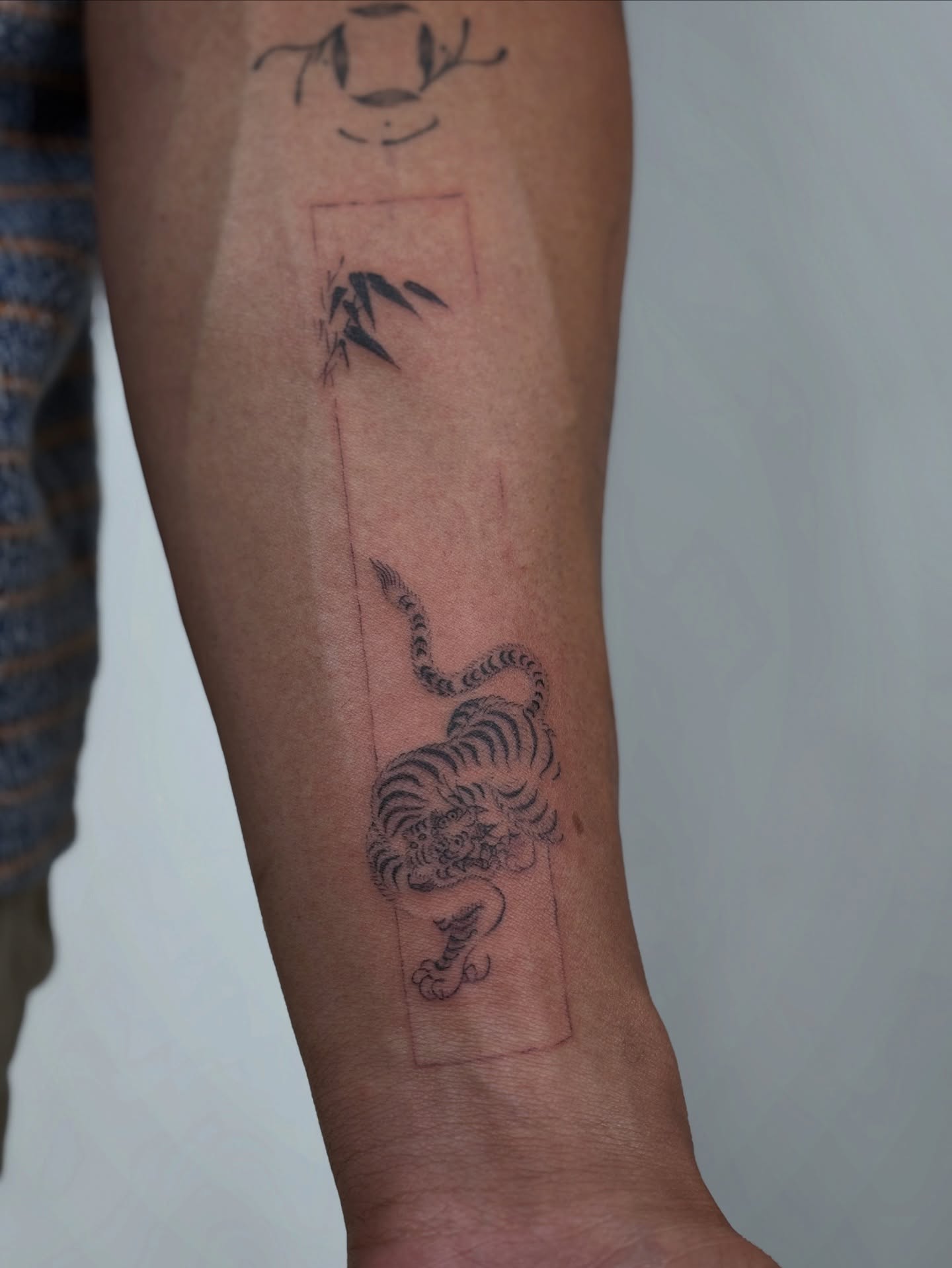 Tiger black and grey tattoo on the forearm by @tattotos
