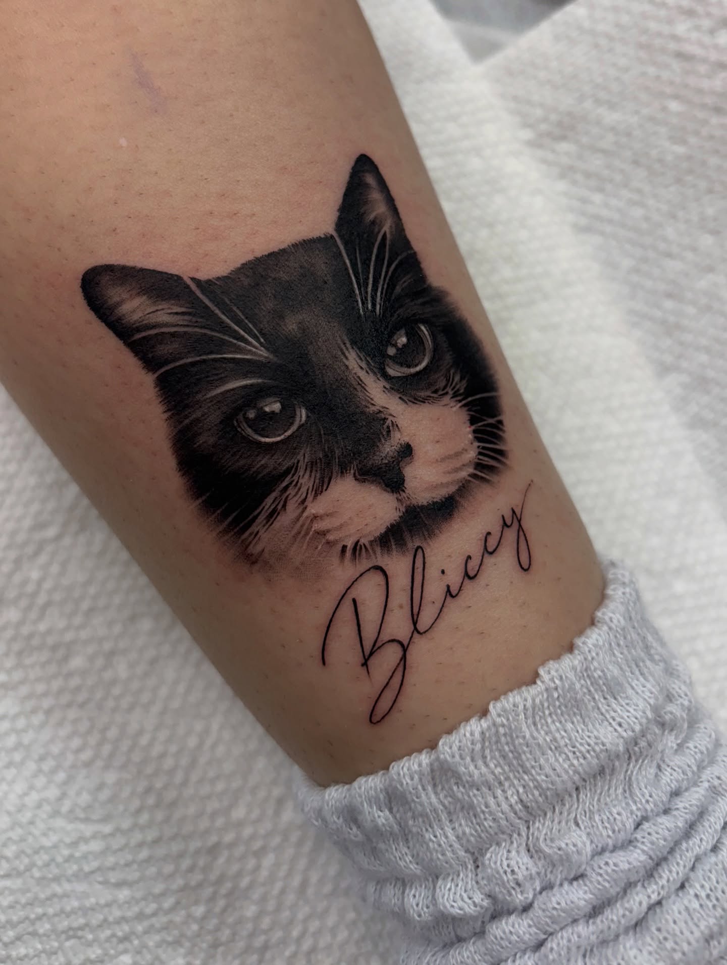 Tattoo by @tattoosbymeach — realism