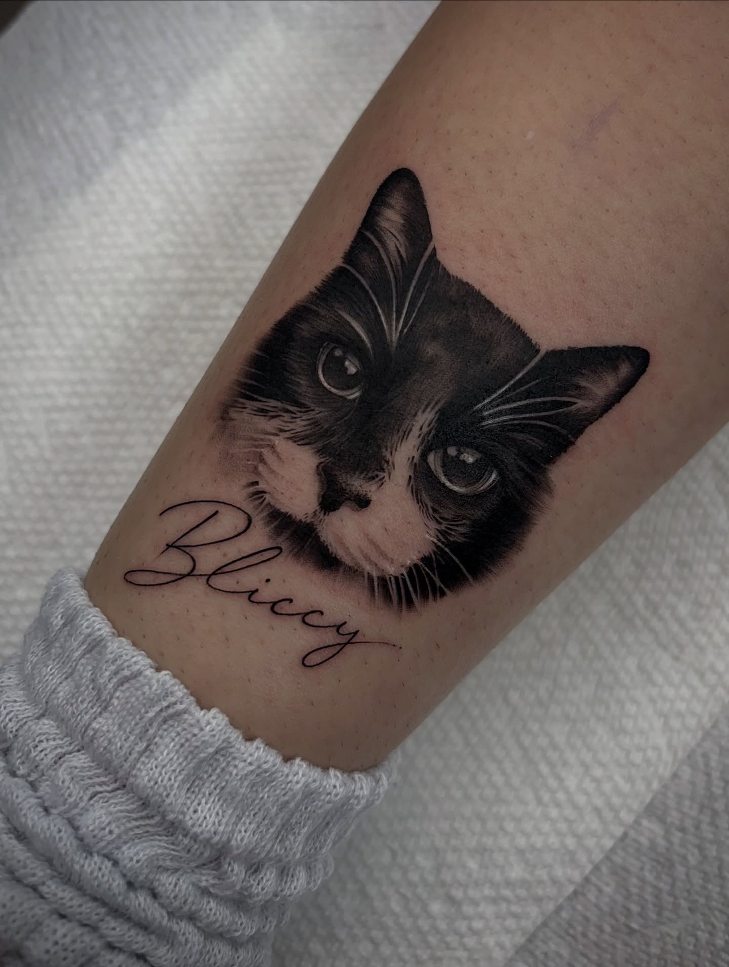 Tattoo by @tattoosbymeach — realism