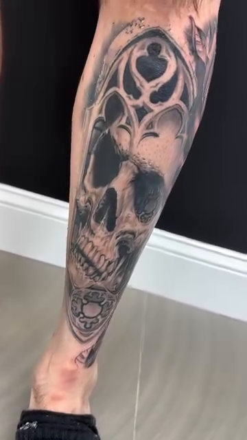 Skull and roses realism tattoo by Steve Bishov