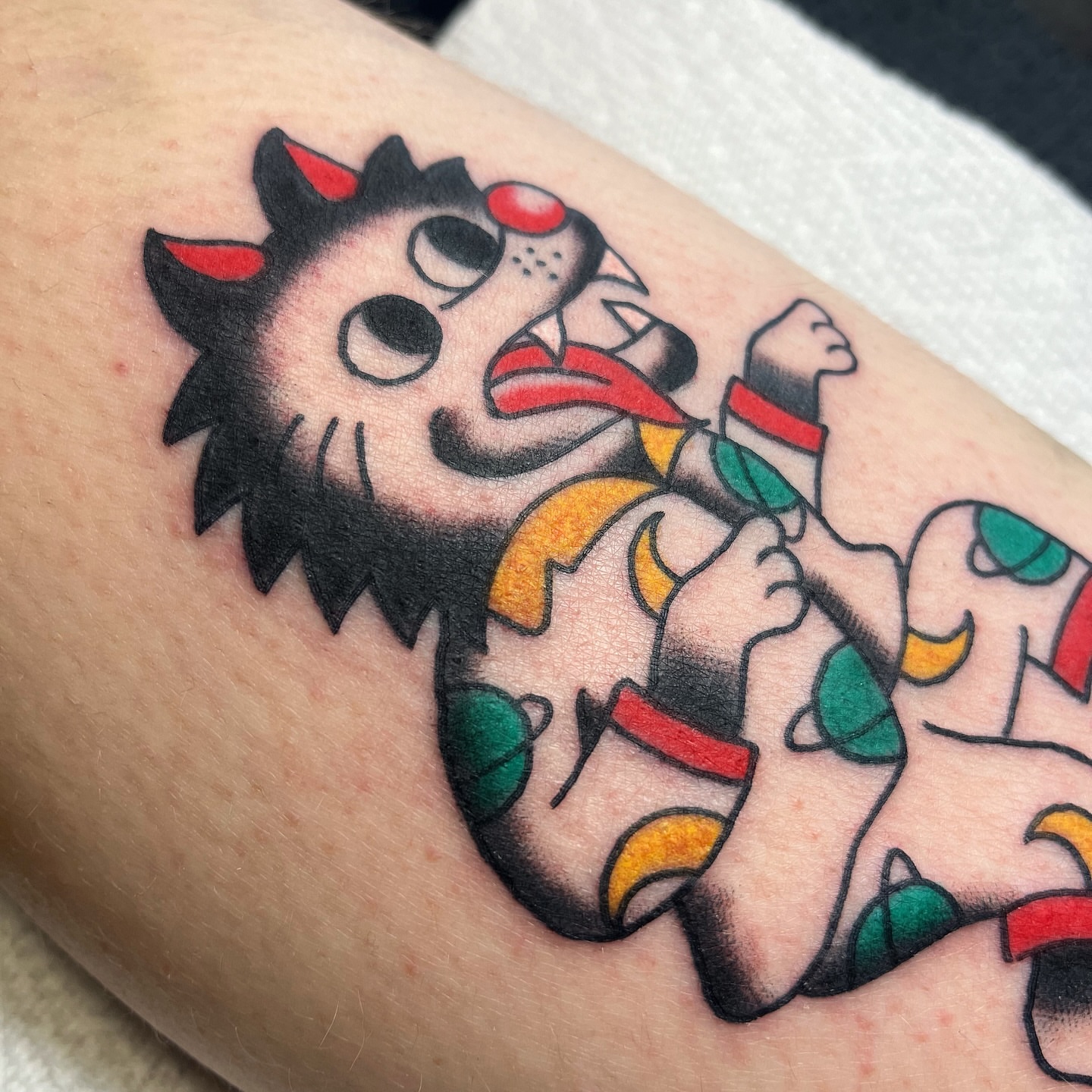 Lion American traditional tattoo on the forearm by Elizabeth Summers ❨・¨⬮ Traditional Tattoo