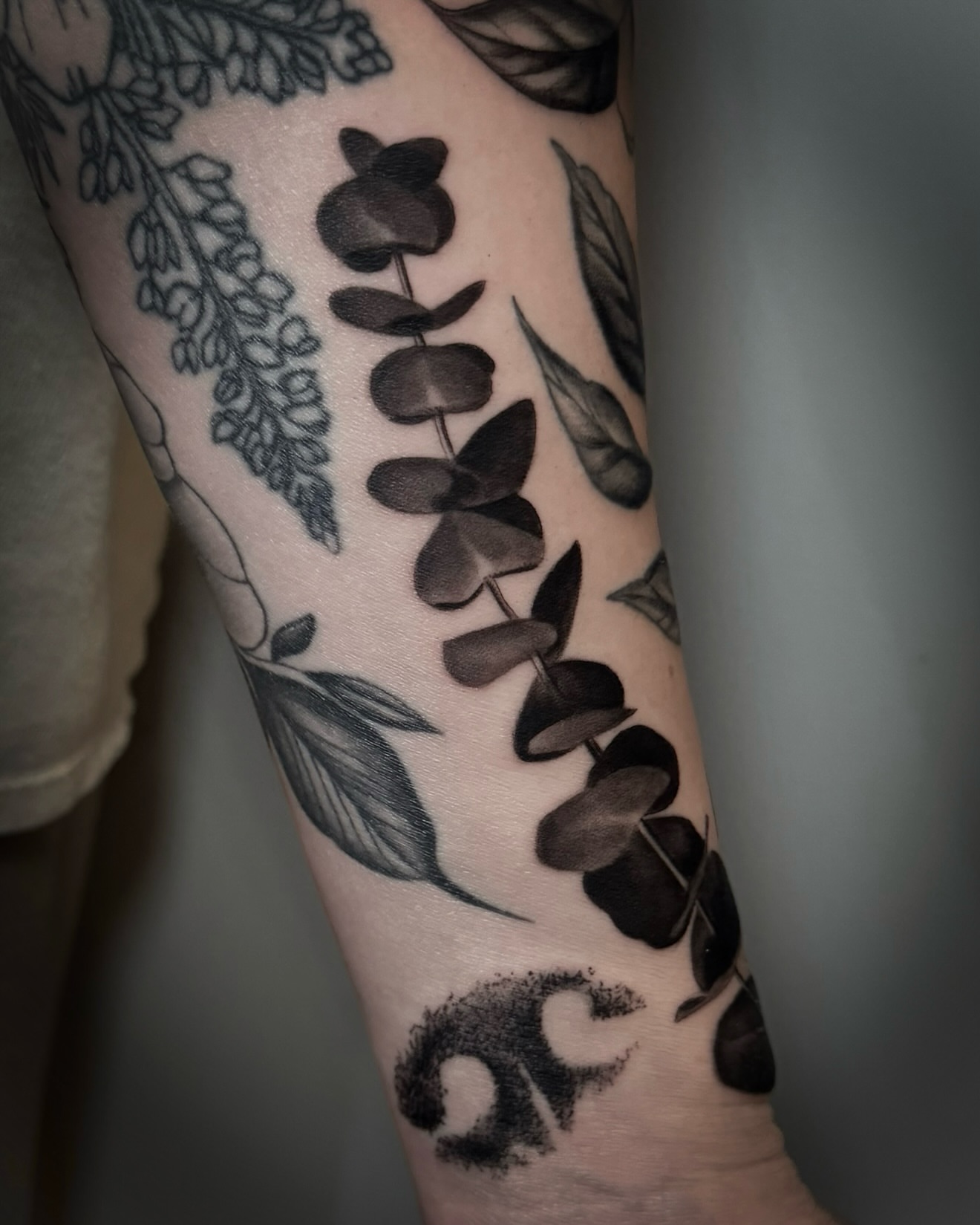 Tattoo by @katherinatattoos โ black_and_grey