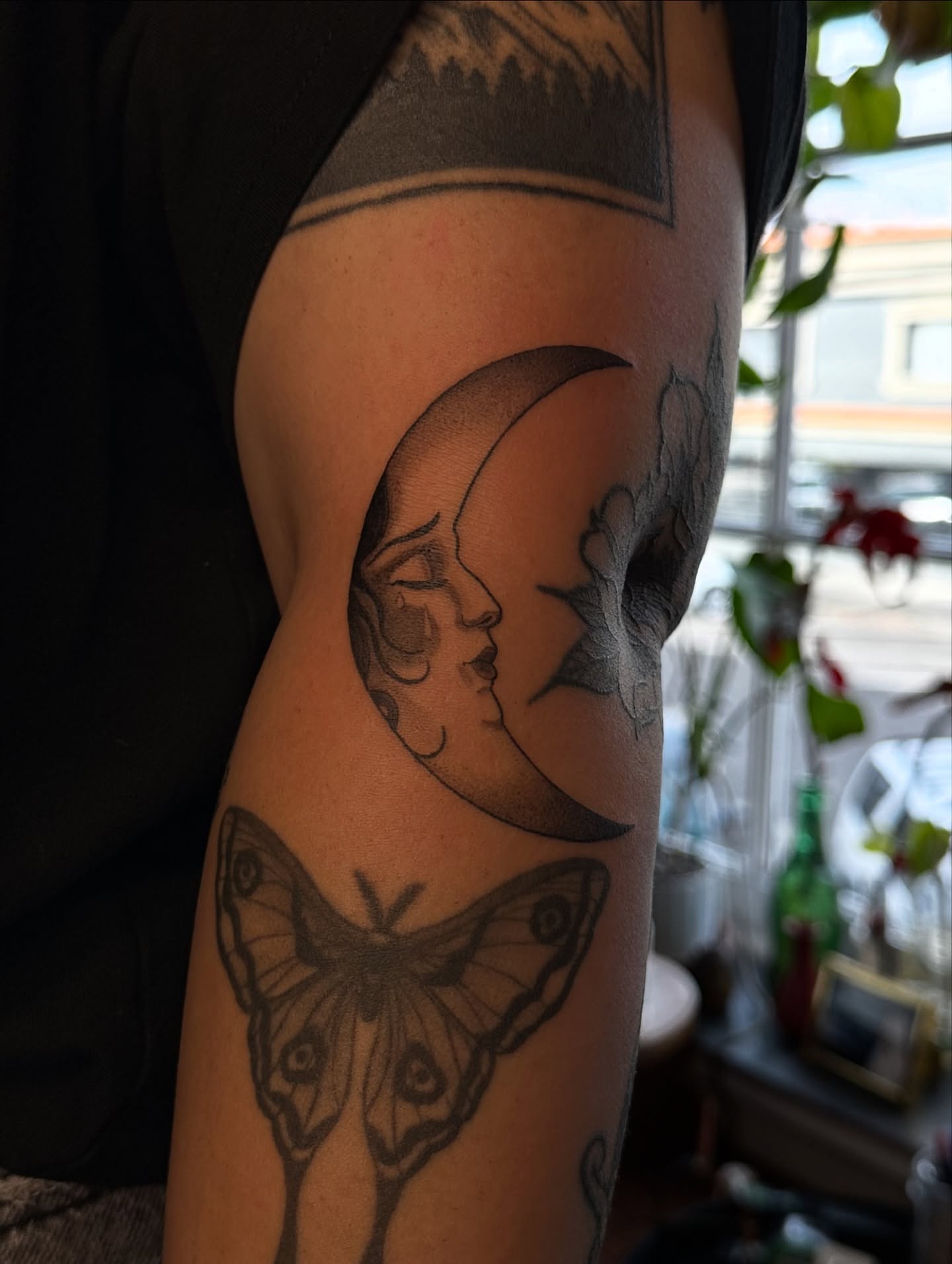 Tattoo by @obsidian_rabbit — black_and_grey