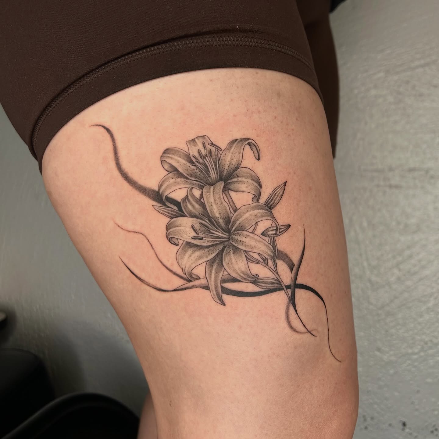 Lilies black and grey tattoo on the thigh by ✭ Elisa ✭