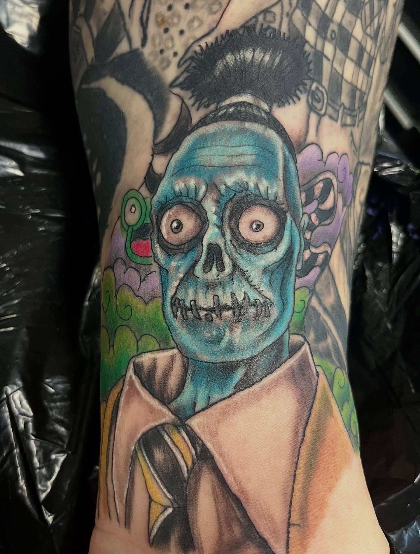 Tattoo by @classiccustomtattooing — dotwork, realism