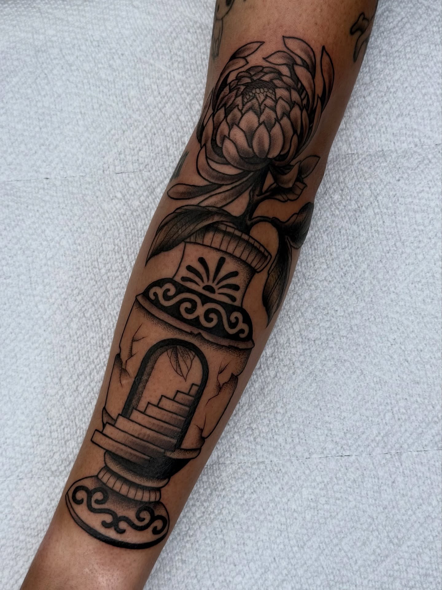 Tattoo by @yuriabreutattoo — black_and_grey
