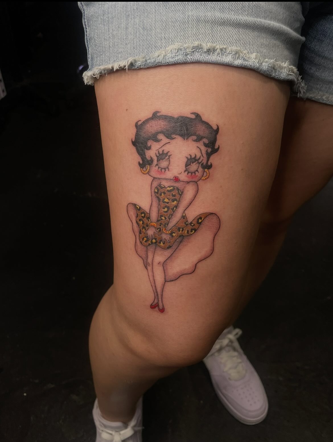 Betty boop American traditional tattoo on the thigh by ⊹ * . 𝕵az ⊹ * .