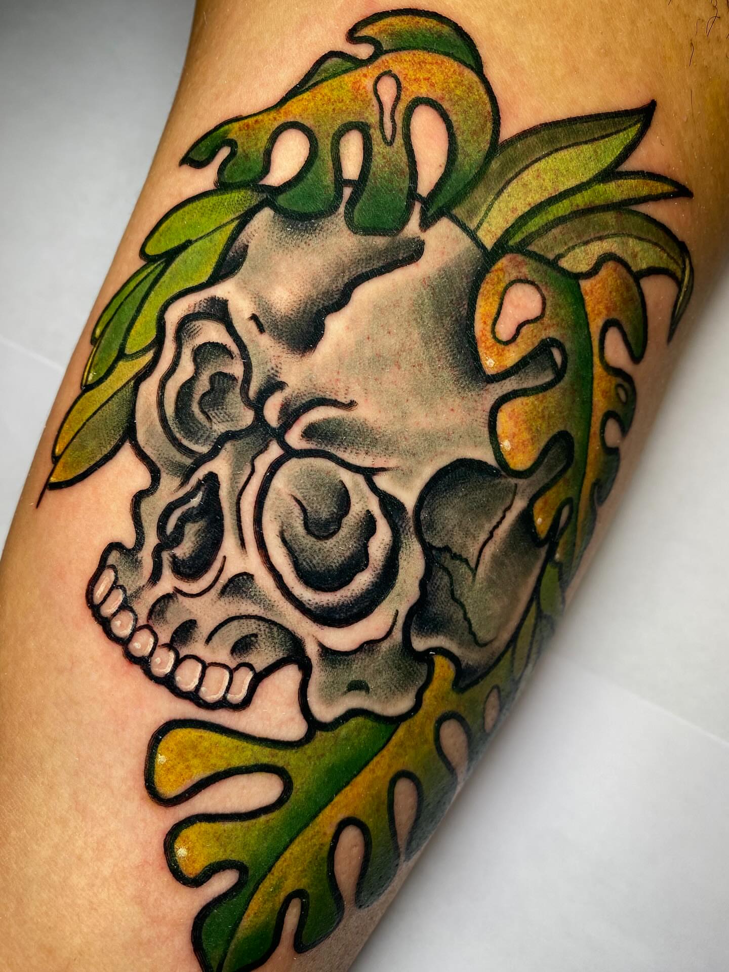 Skull with leaves American traditional tattoo on the forearm by ✶ 𝑺𝑰𝑳𝑽𝑨𝑵𝑨