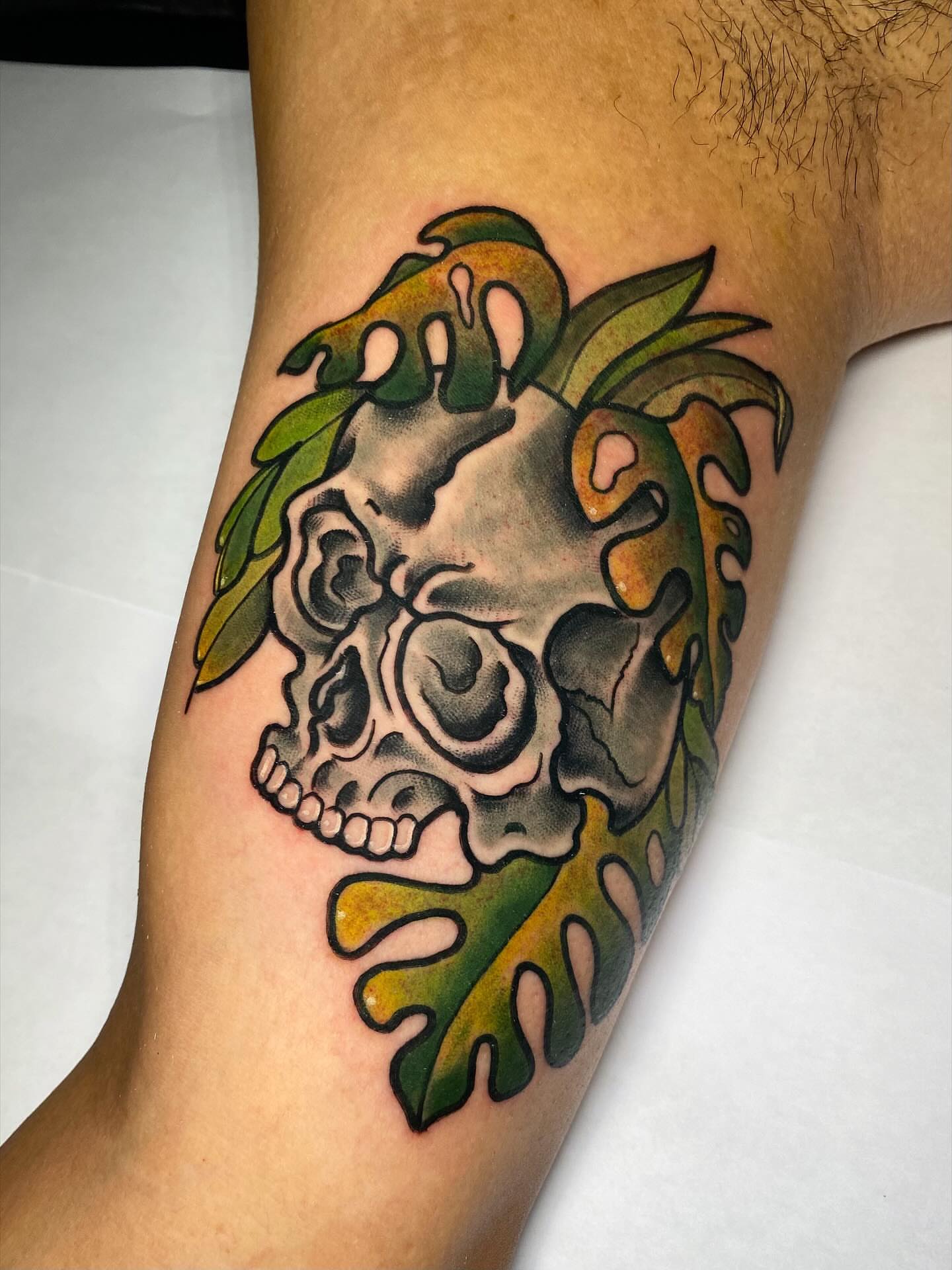 Skull with leaves neo-traditional tattoo on the forearm by ✶ 𝑺𝑰𝑳𝑽𝑨𝑵𝑨