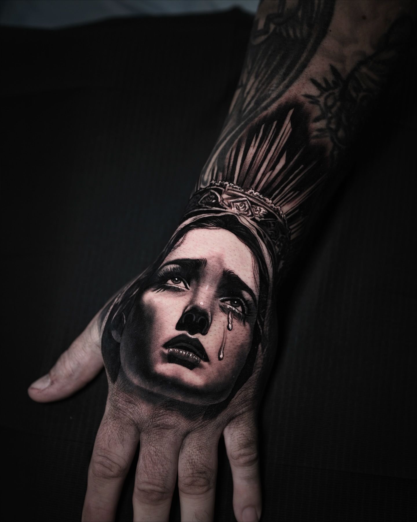 Woman's face realism tattoo on the hand by Marcos Salamanca