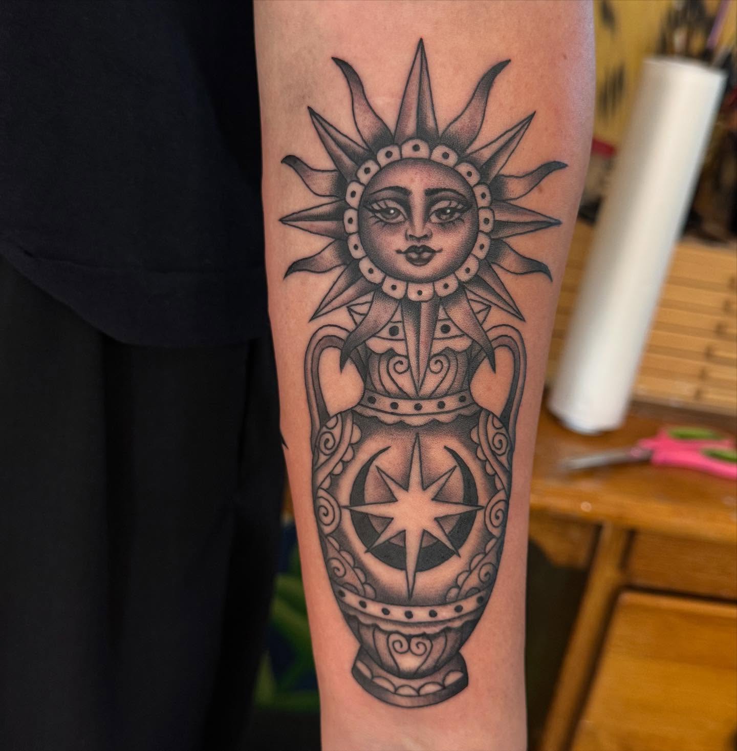 Tattoo by @medea.tattooer β black_and_grey, geometric