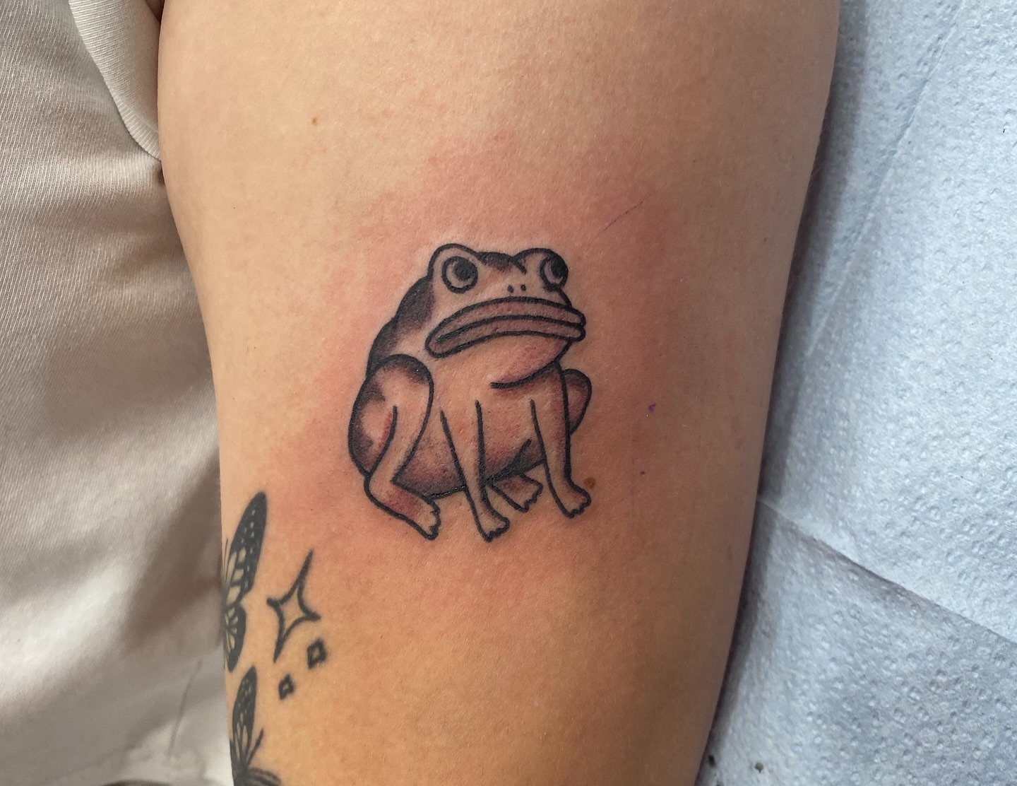 Frog realism tattoo on the forearm by Destinee DeFriece