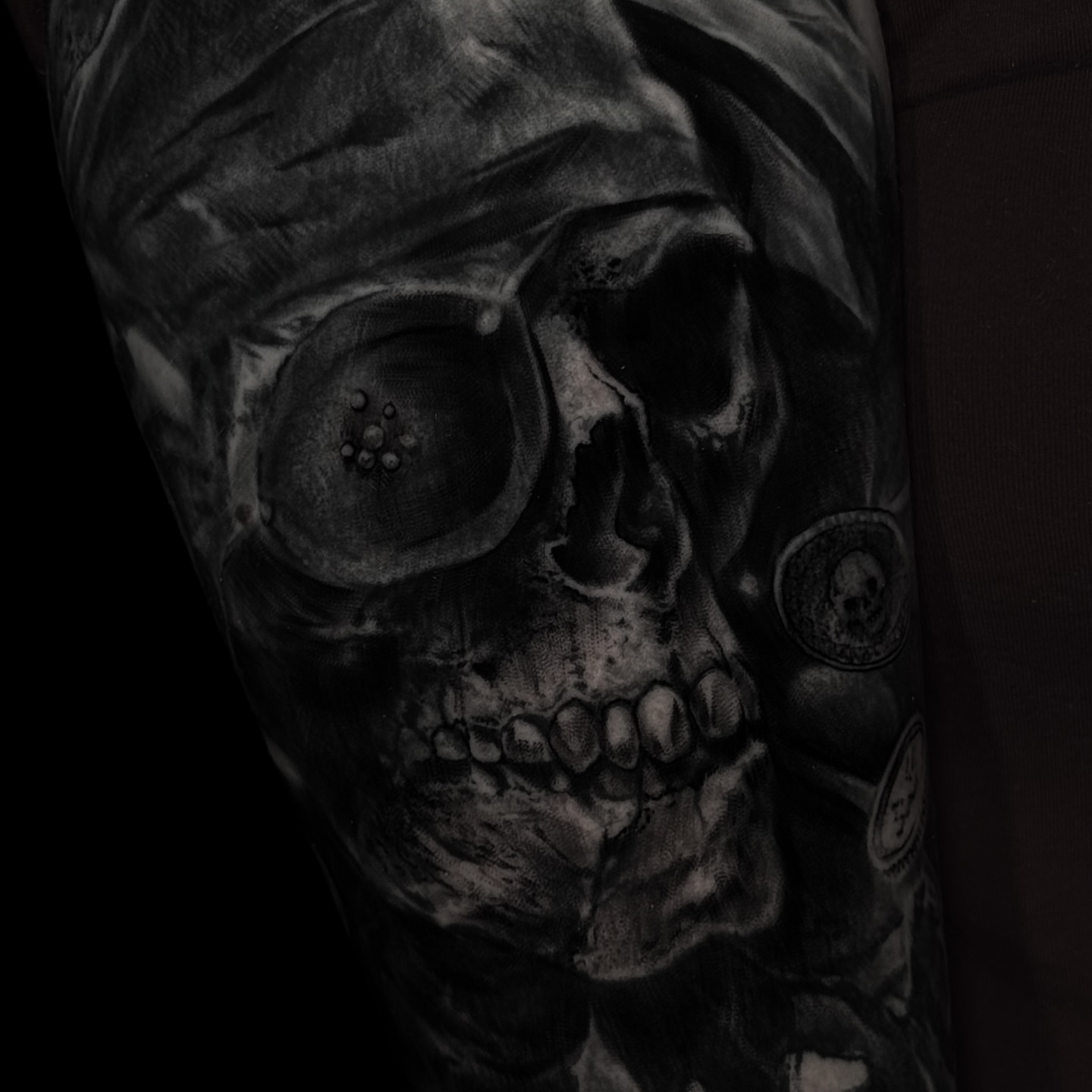 Skull realism tattoo on the forearm by Juan Pablo Molina