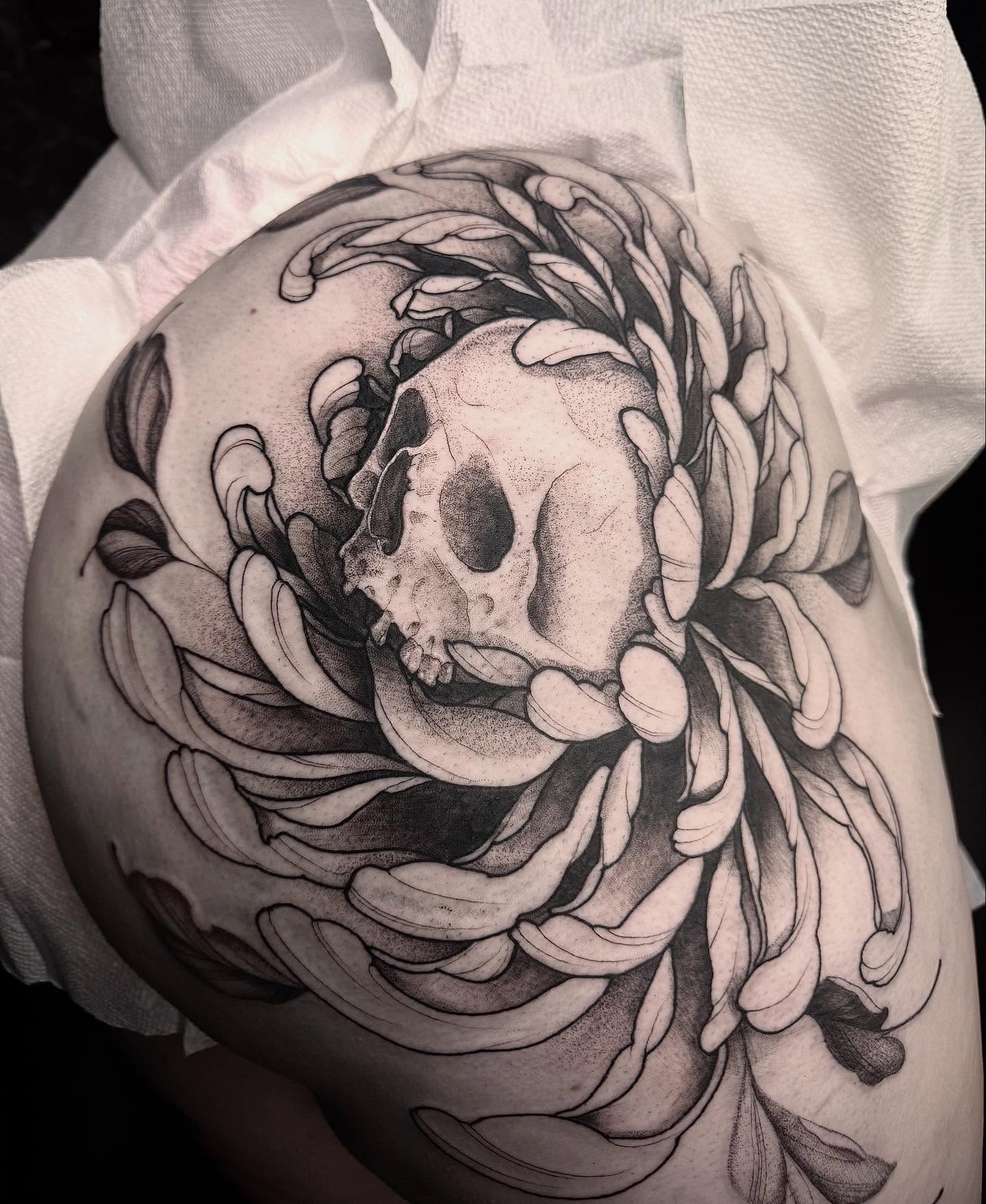 Skull and floral dotwork tattoo on the shoulder by 𝔈𝔯𝔦𝔫 𝔊𝔦𝔩𝔩𝔦𝔩𝔞𝔫𝔡, Springfield, Ohio