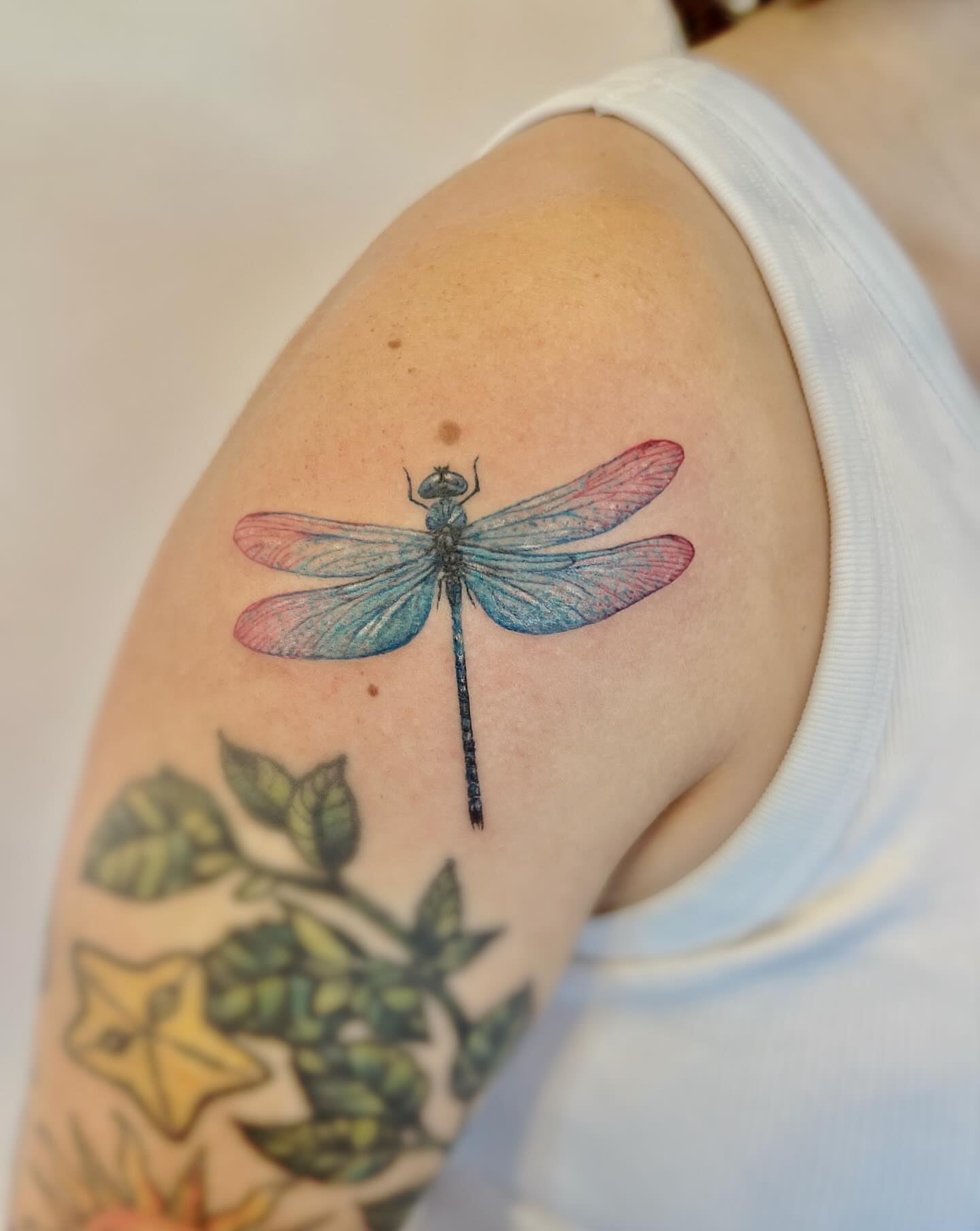 Dragonfly realism tattoo on the shoulder by Kite.Tattoo_Amber