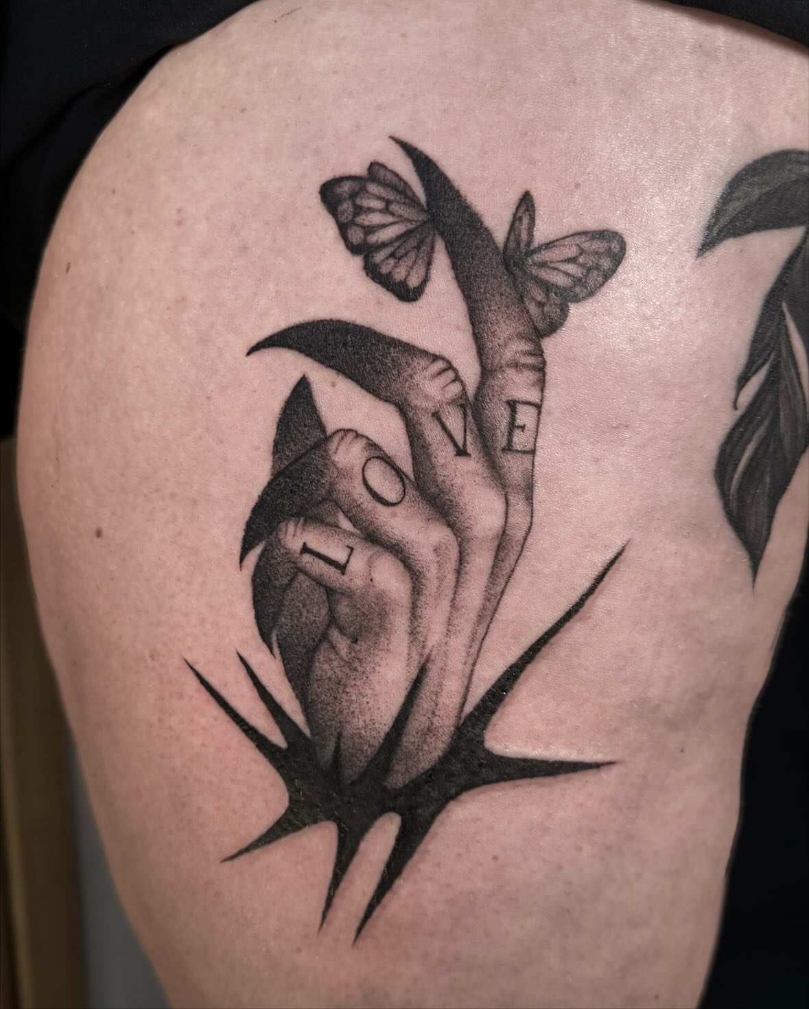 Love realism tattoo on the shoulder by La Hyene