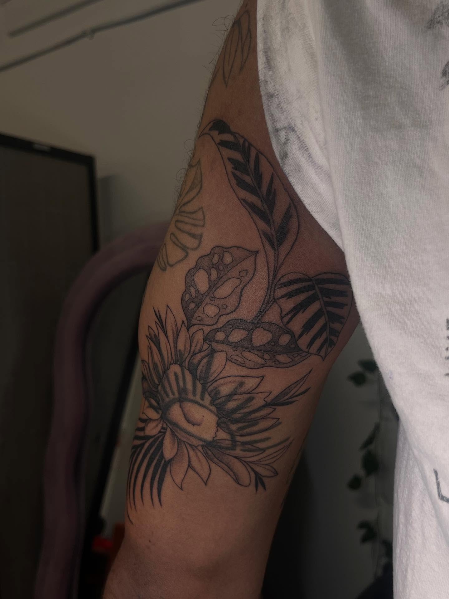 Floral arrangement black and grey tattoo on the forearm by Luna 🌙