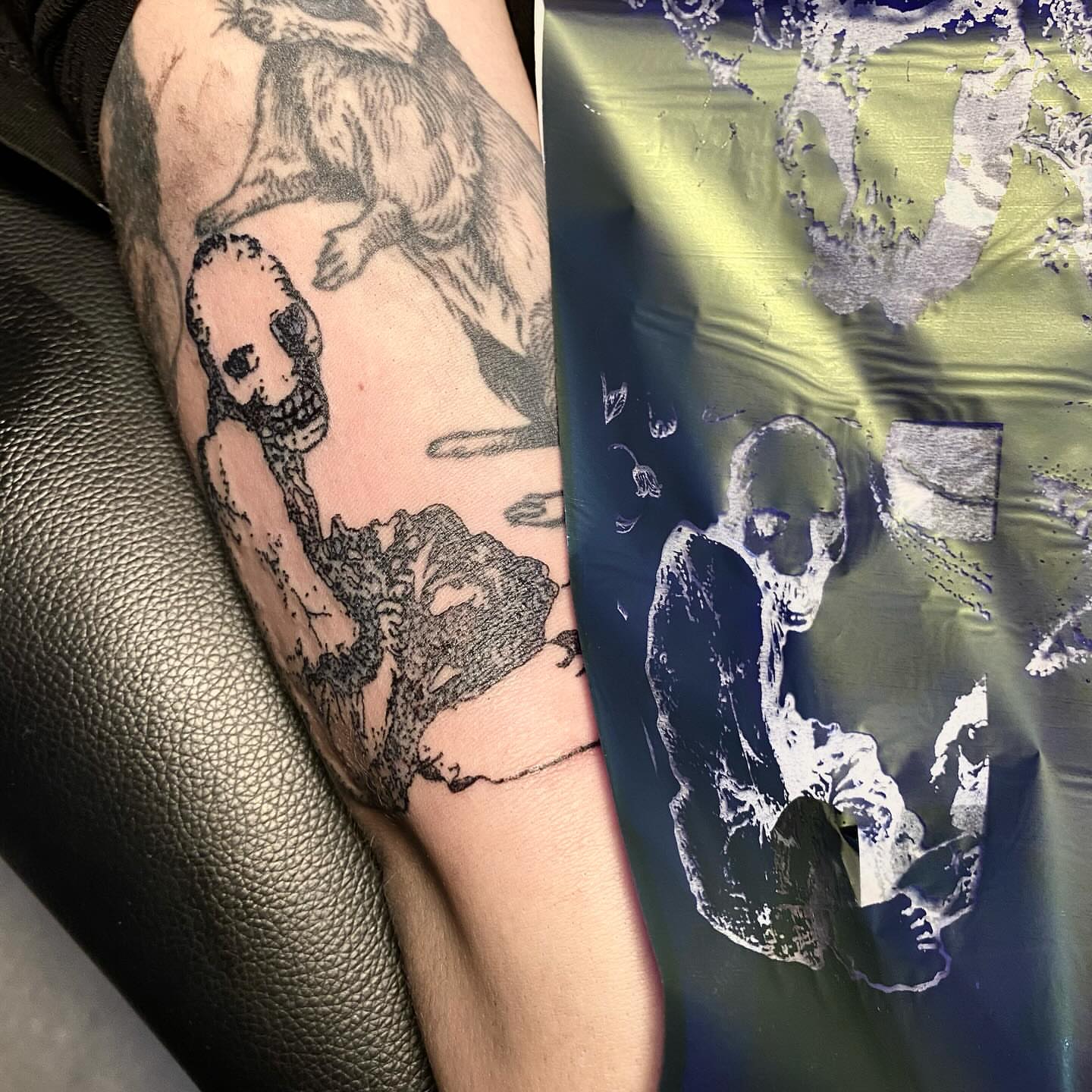 Tattoo by @sangresuciia — black_and_grey, dotwork