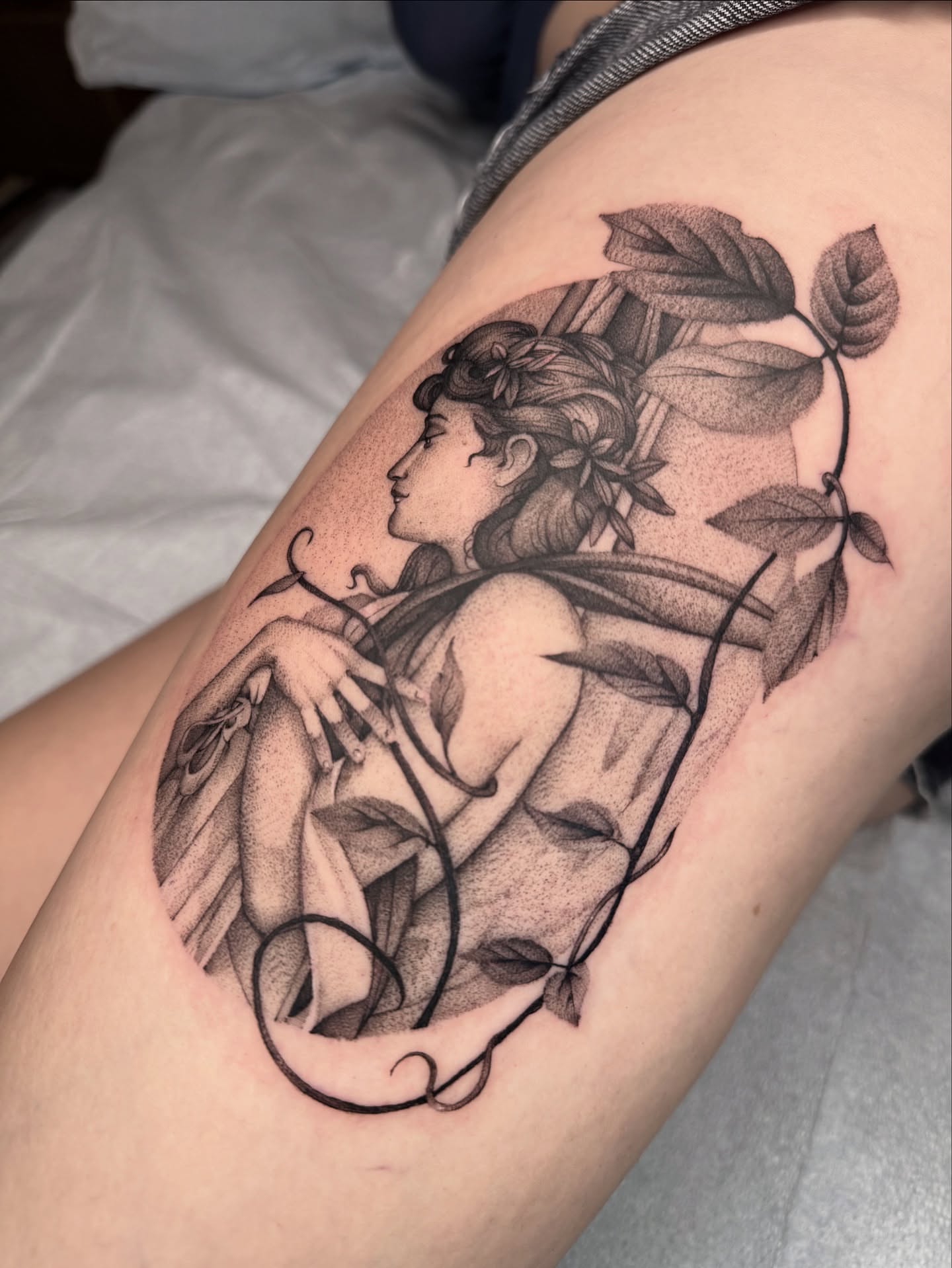 Woman with leaves dotwork tattoo on the thigh by Carla AKA Turnip girl