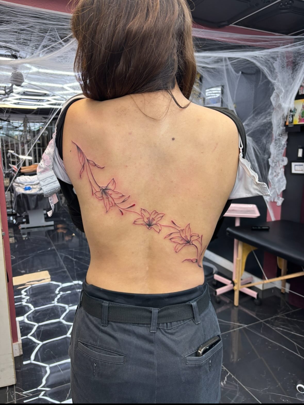 Lilies dotwork tattoo on the back by $weet little leslie 🩶🧚🏻‍♀️