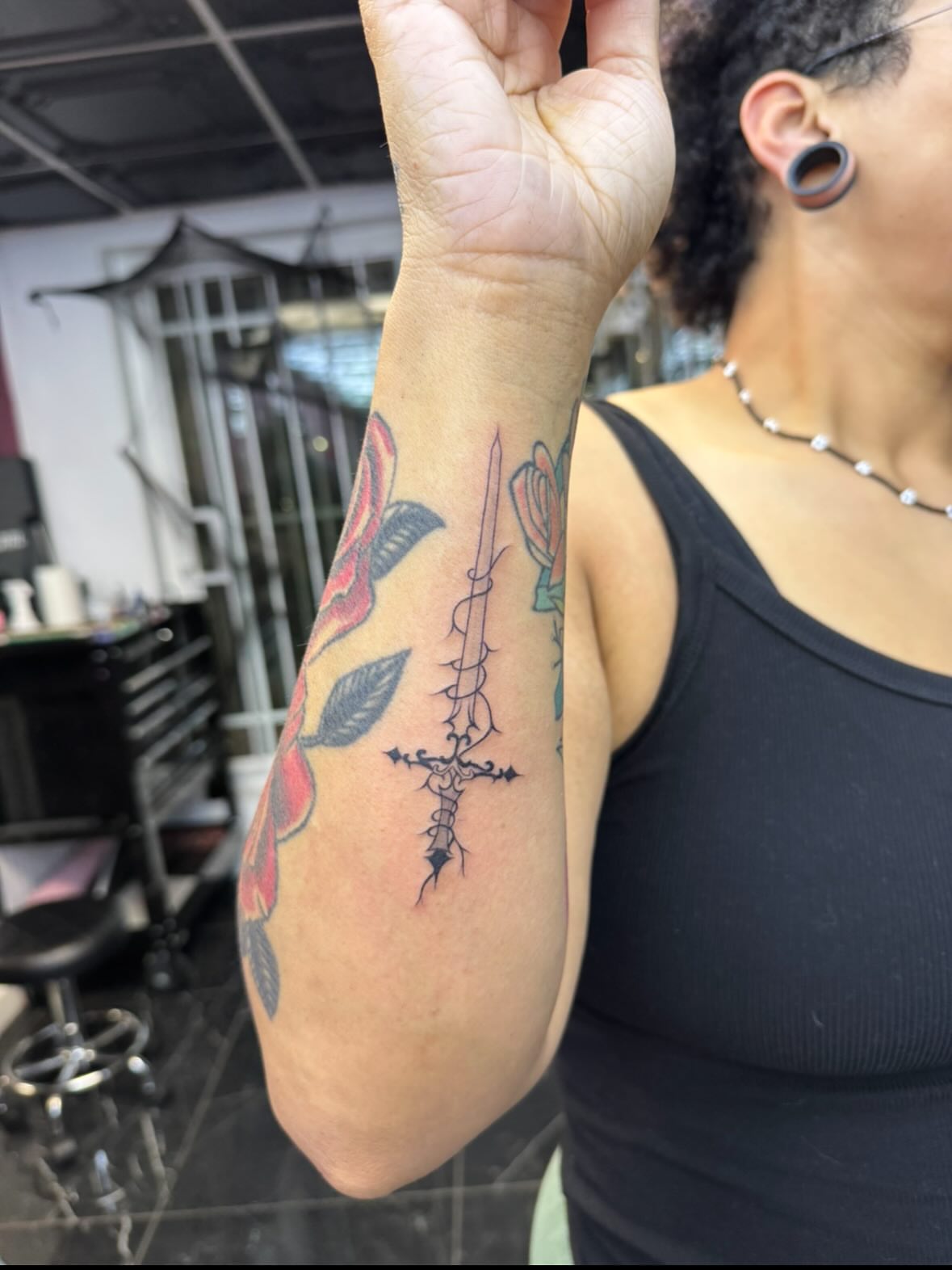 Sword and roses neo-traditional tattoo on the forearm by $weet little leslie 🩶🧚🏻‍♀️