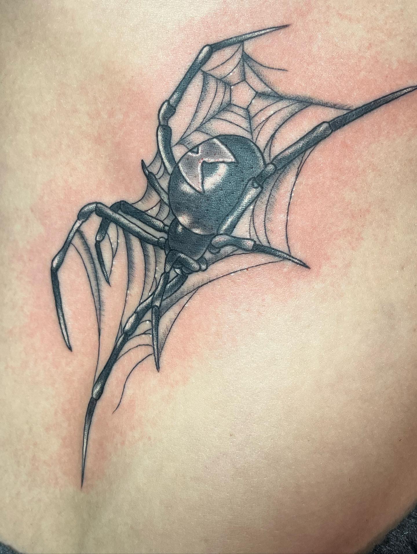 Spider realism tattoo on the shoulder by Steven Blackheart