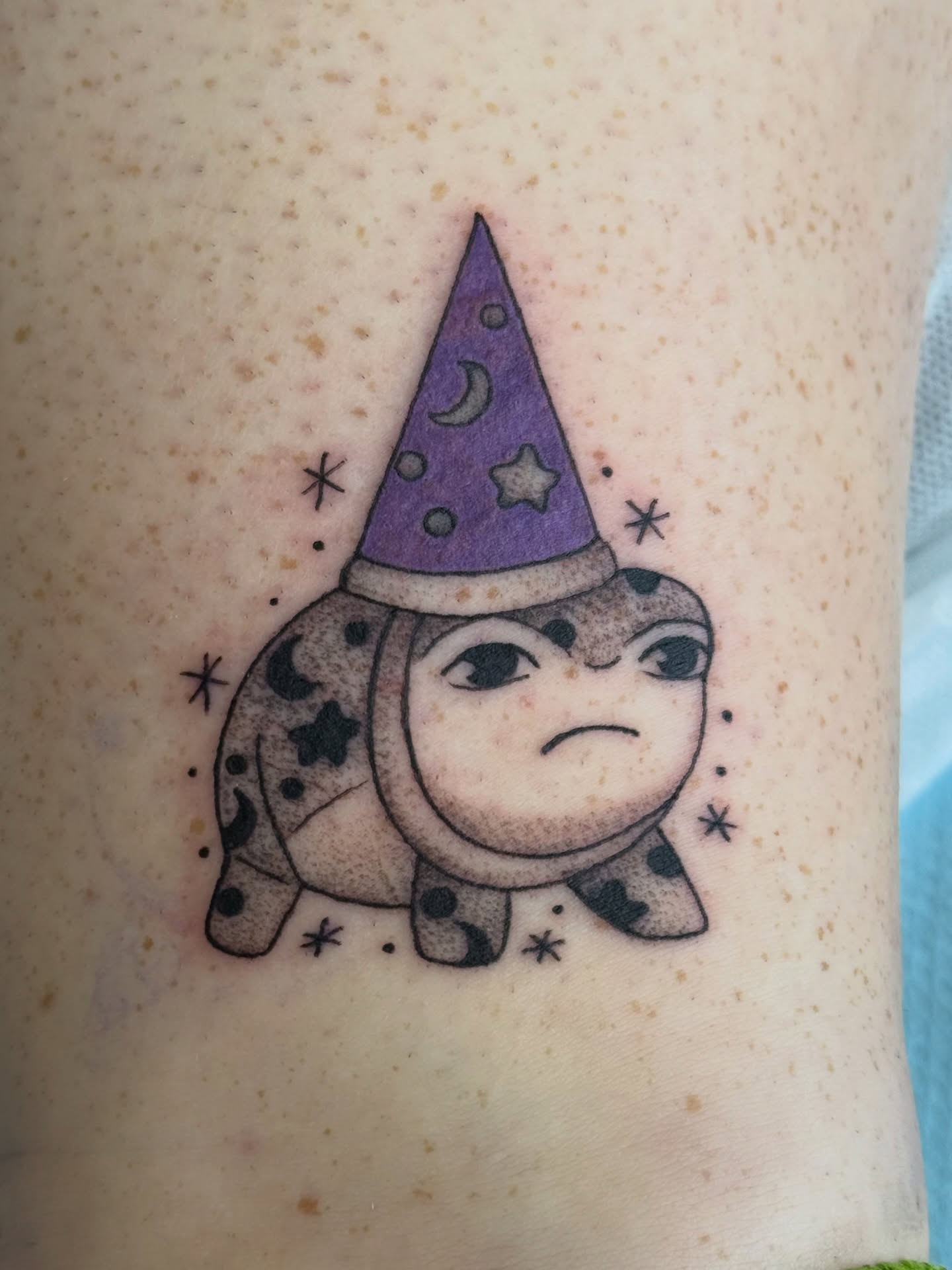 Tattoo by @alexxtattoos — dotwork, trash_polka