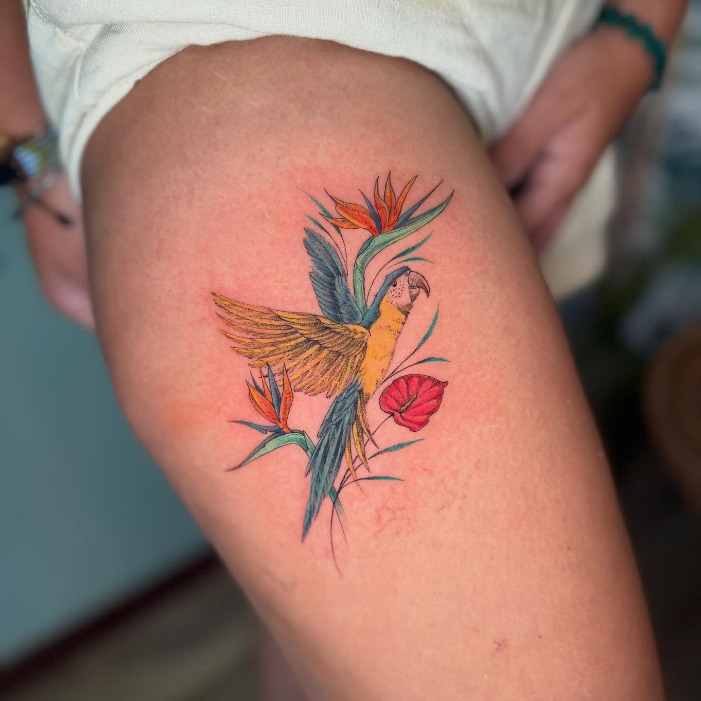 Parrot and flowers new school tattoo on the thigh by Lo Boverod - La Passoire  - Tatoueuse -