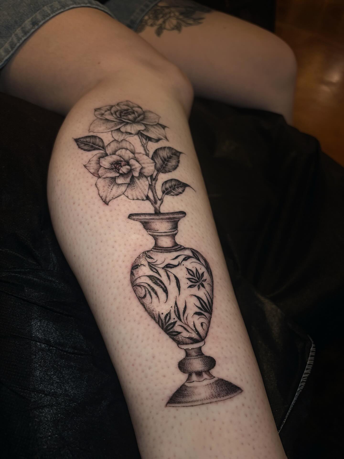 Vase with flowers dotwork tattoo on the thigh by l i z ✶