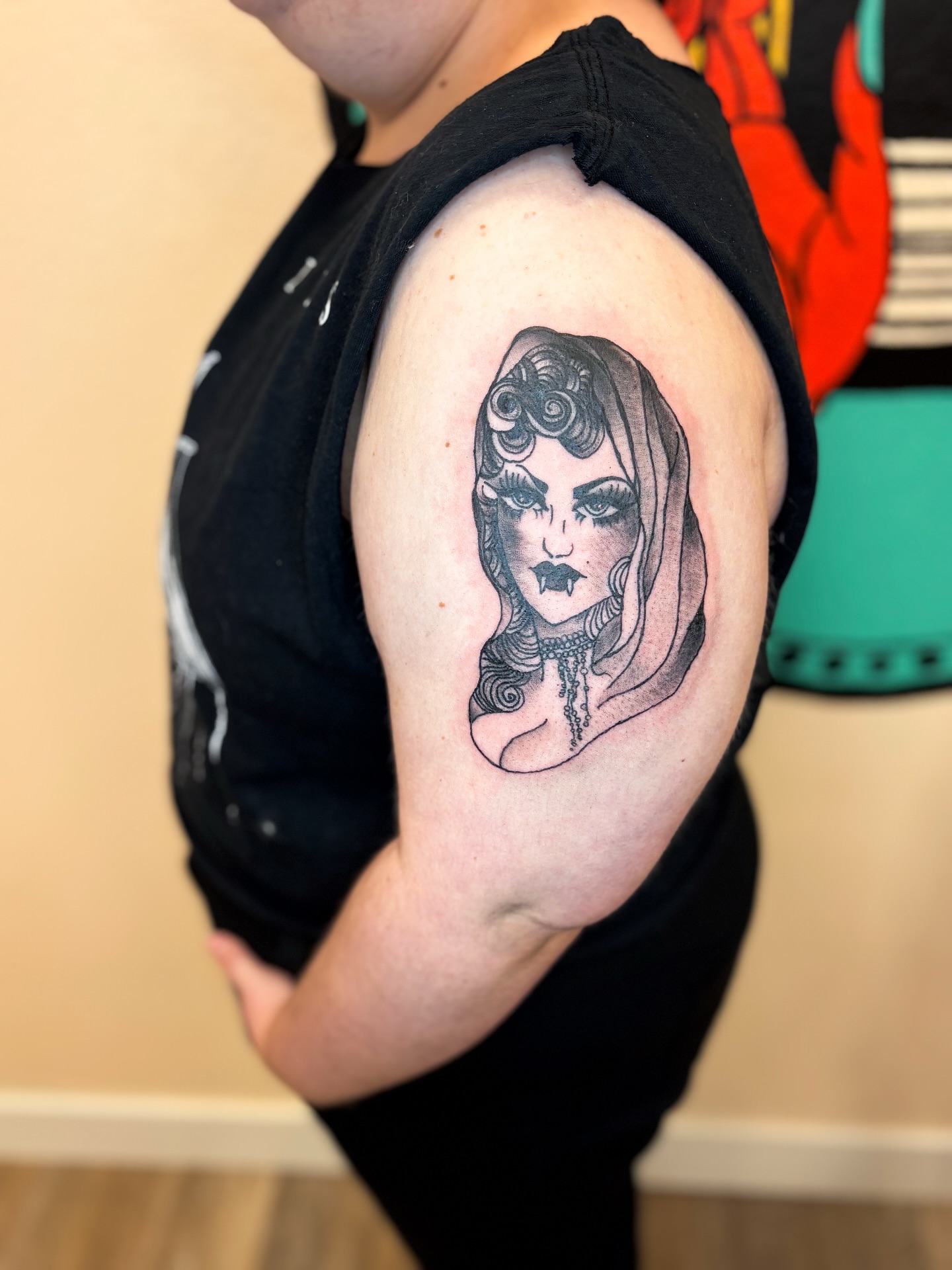 Tattoo by @waywardwildertattoos โ black_and_grey