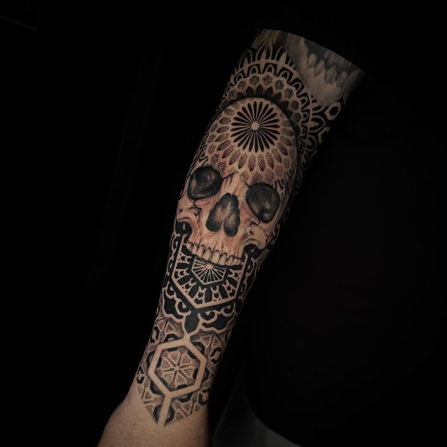 Tattoo by @inkedbysavanna — dotwork, geometric