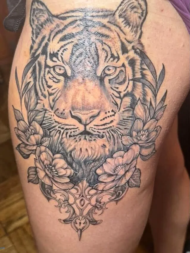 Tiger realism tattoo on the thigh by Eldaddy