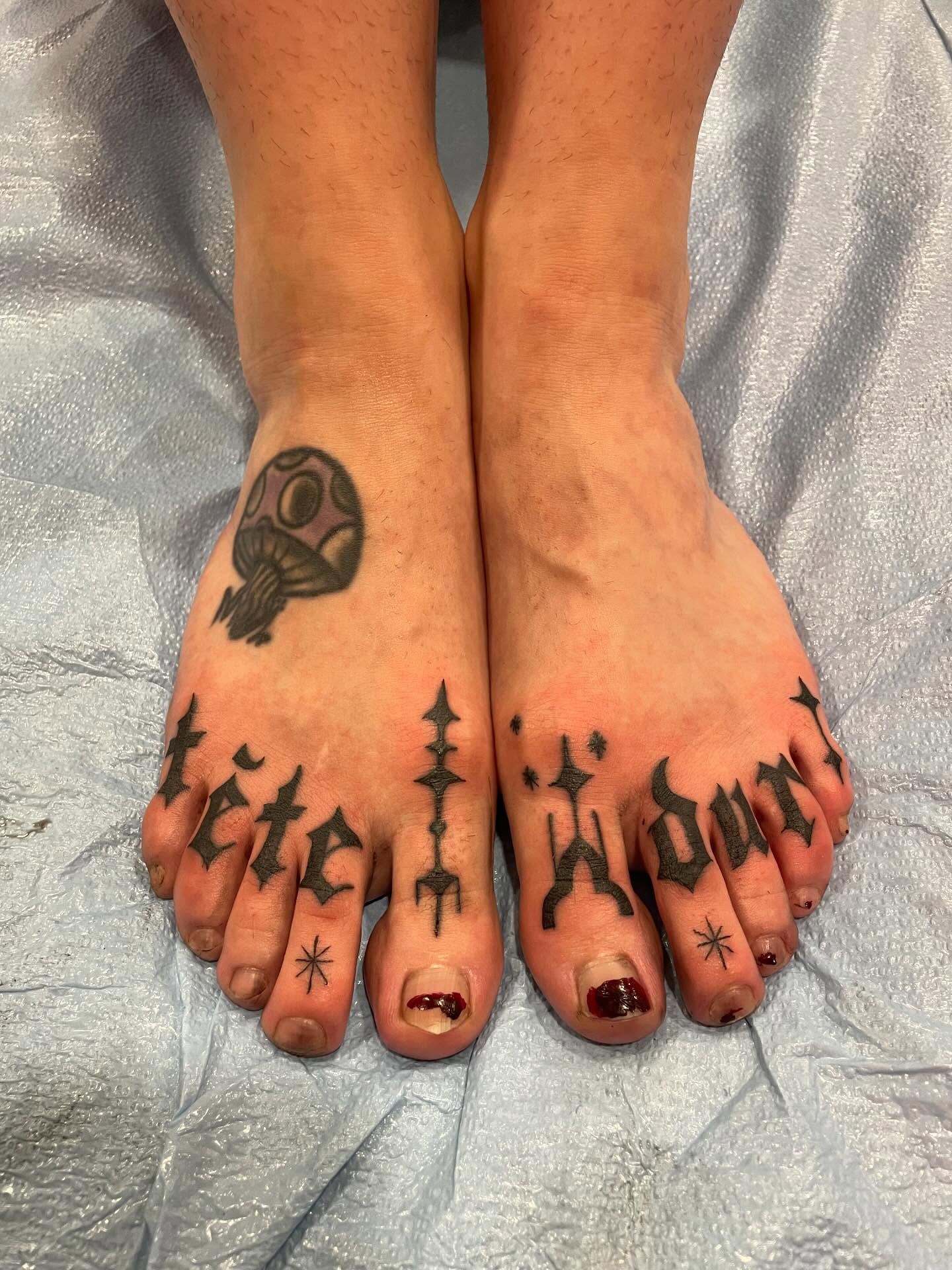 Tattoo by @lainyloutattoo — black_and_grey