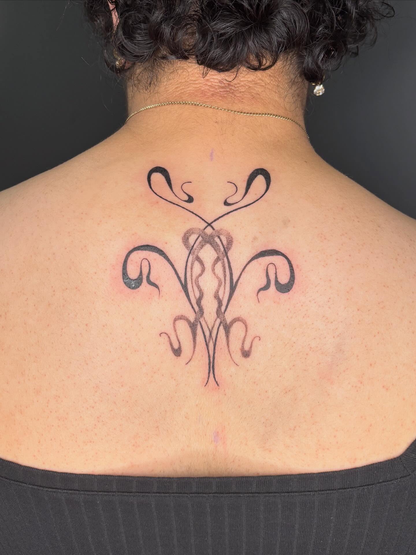 Abstract floral ornamental tattoo on the back by ꜱʜɪʀʟᴇʏ