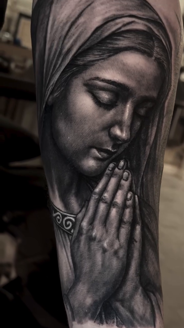 Tattoo by @etgaroak — realism, black_and_grey