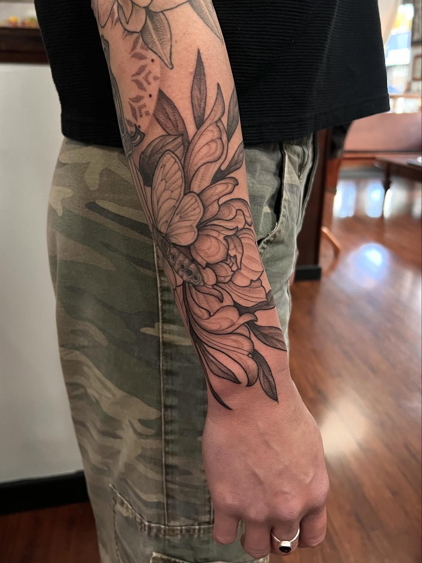 Tattoo by @avreysimone — black_and_grey