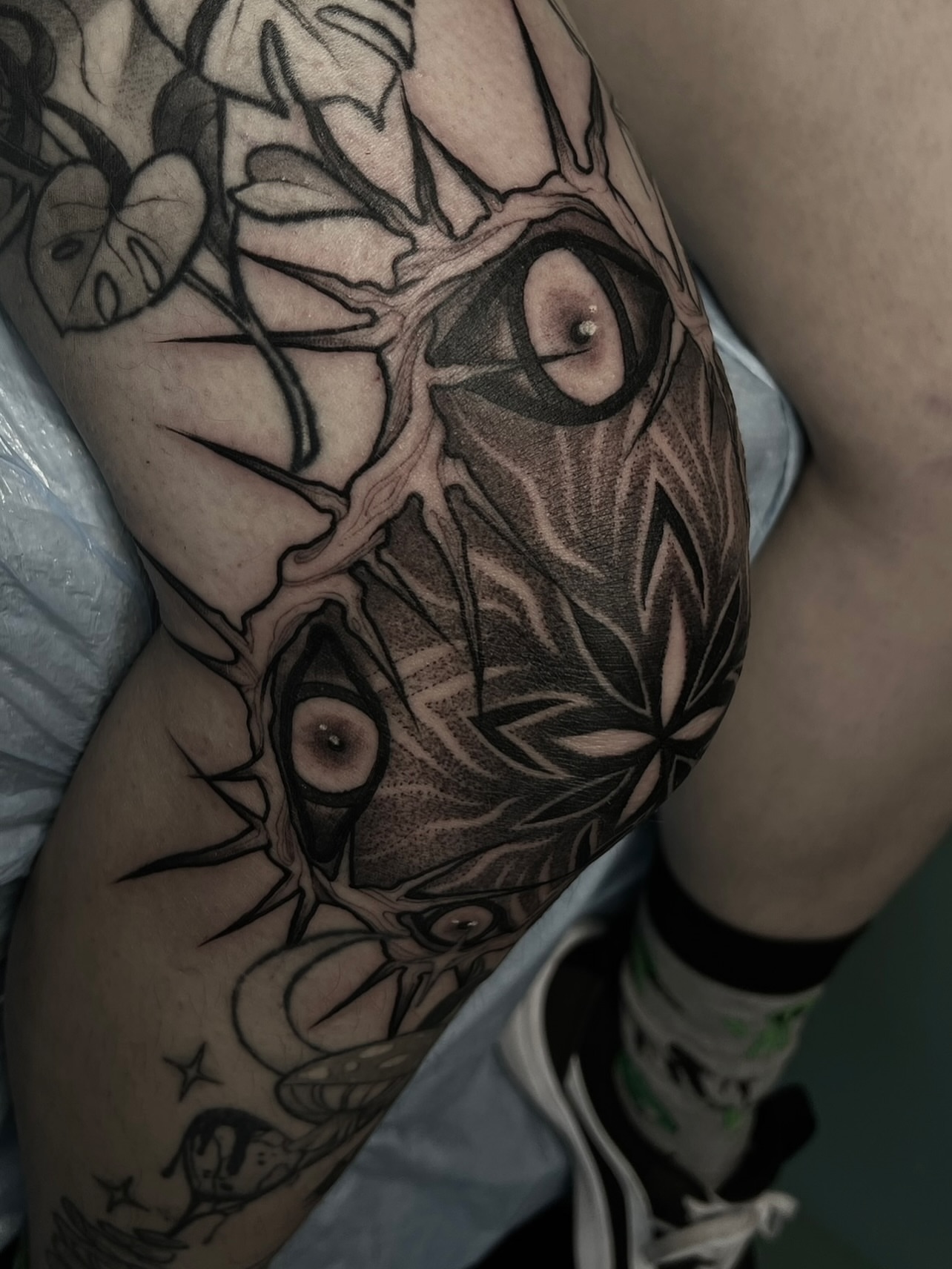 Abstract eyes geometric tattoo on the thigh by ༒ boniandi༒