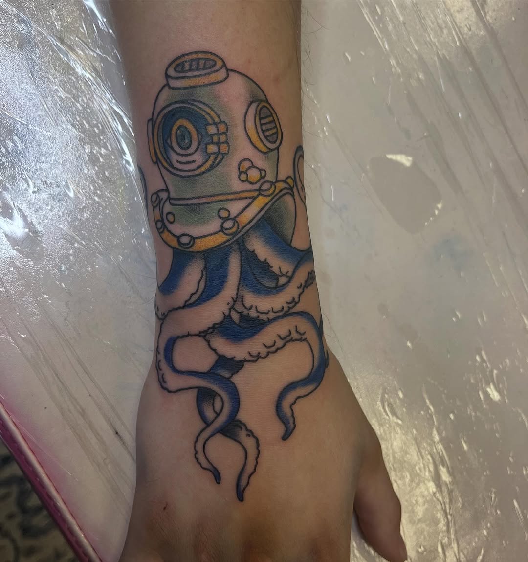 Tattoo by @lilacmourningink — american_traditional