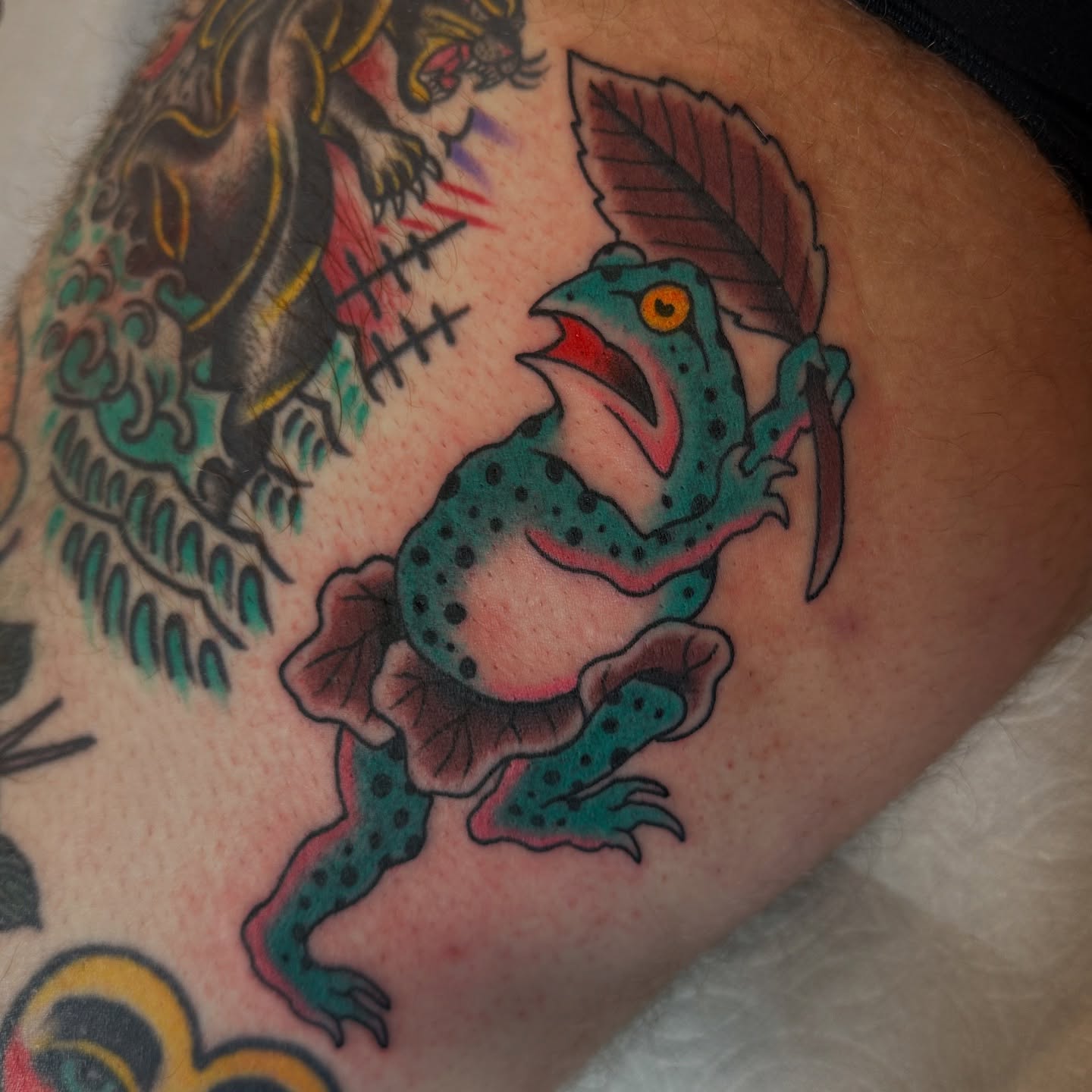 Frog American traditional tattoo on the thigh by Daniel Skillingstead