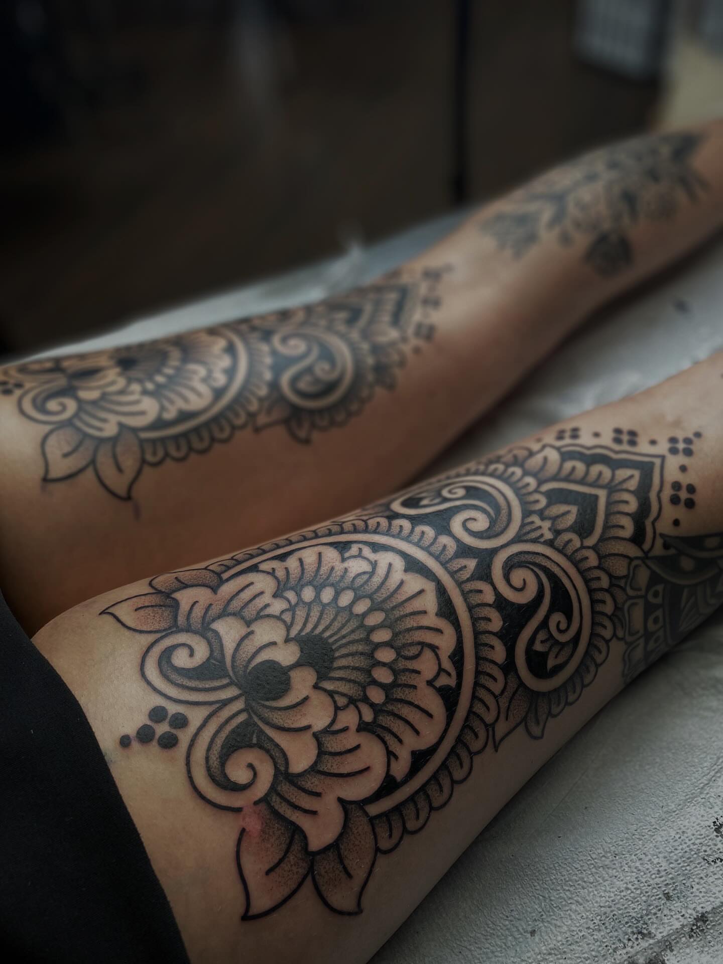 Tattoo by @veronicamussertattoo — black_and_grey