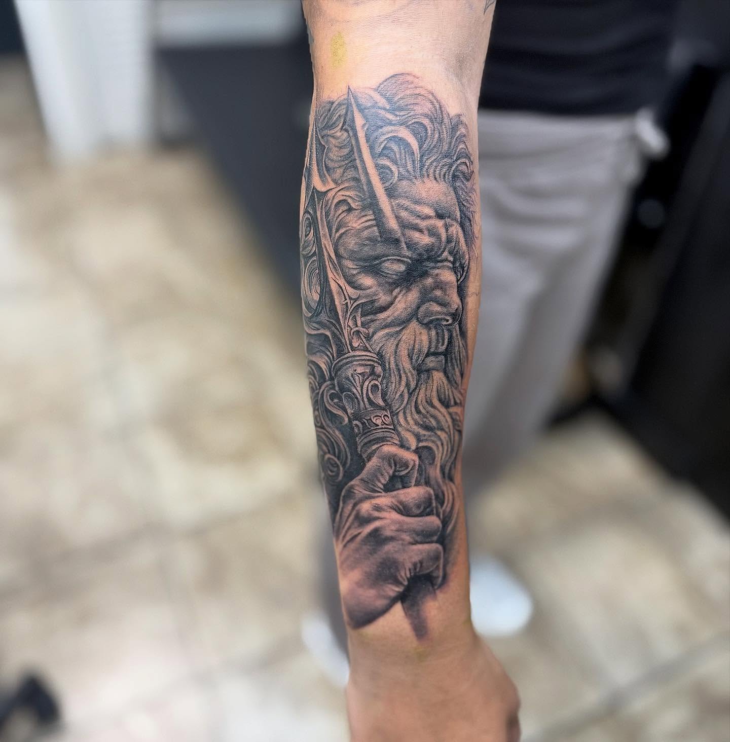Bearded man with sword realism tattoo on the forearm by Chuy E ⚡️