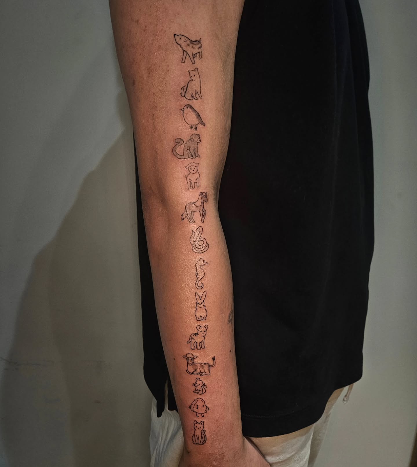 Tattoo by @prettybutpoisonink — black_and_grey