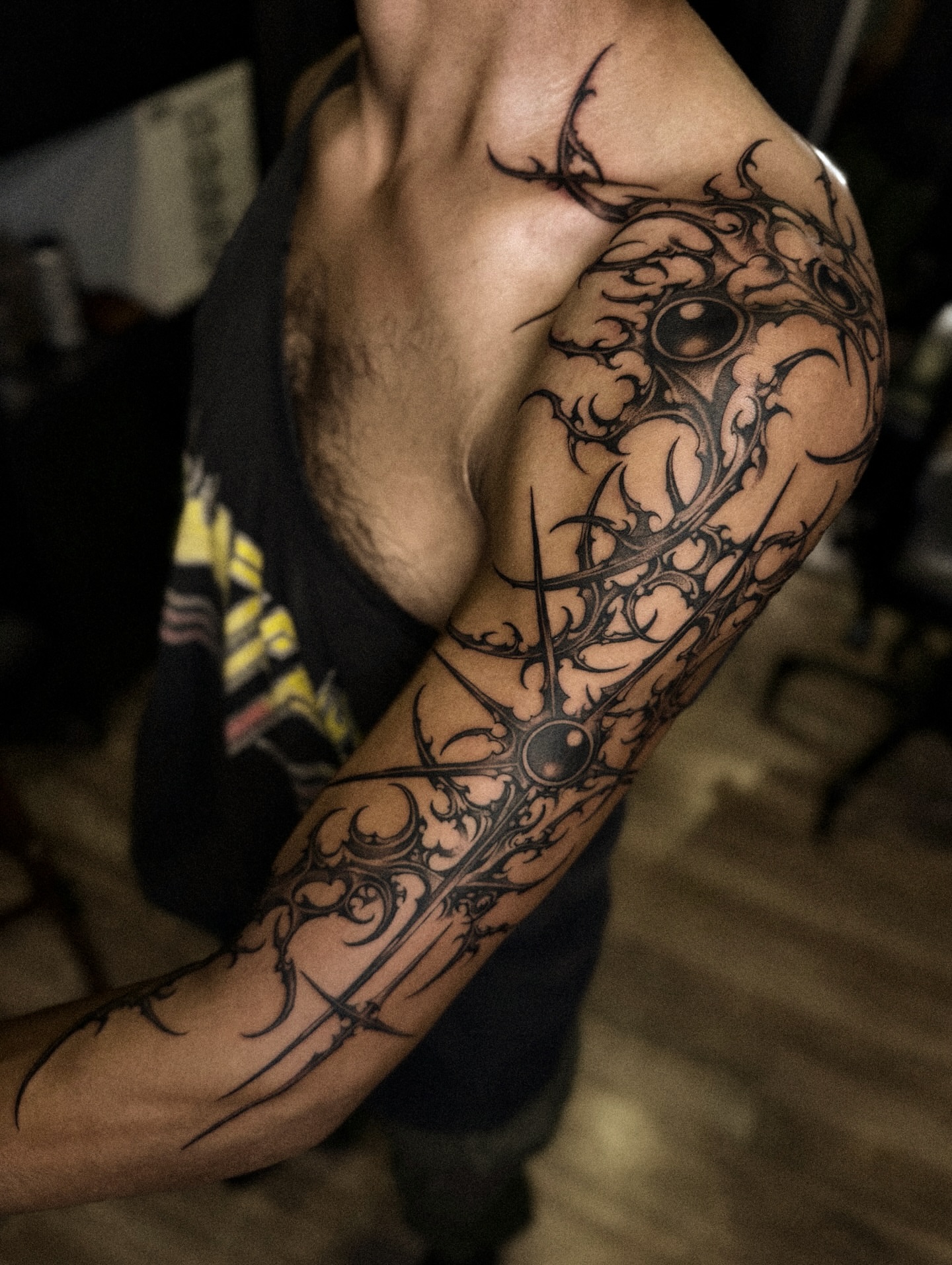Dragon tribal tattoo on the upper arm by David Ha