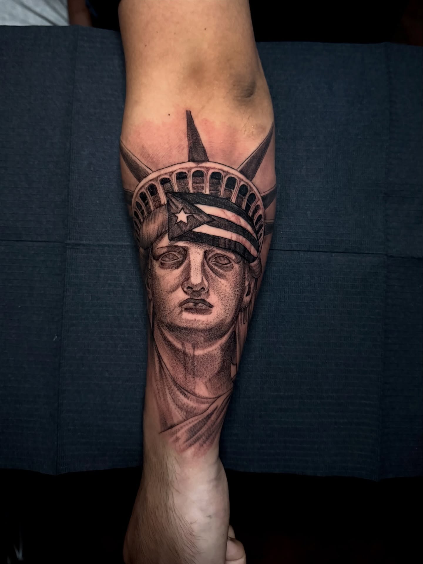 Tattoo by @tainotattoos β realism